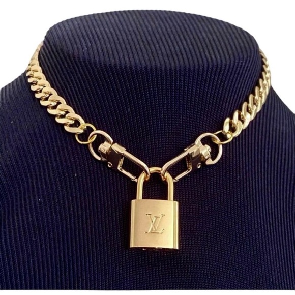 Authentic Louis Vuitton #304 Lock & Key Set on a 18K Gold Plated Chunky Necklace - Picture 2 of 5